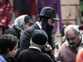 Egyptian journalist dressed as ultra-Orthodox Jew walks in the streets of Cairo to hauge public reaction