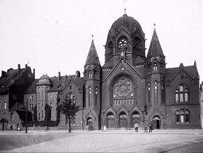 Historic Synagogue &amp; Jewish Quarter Get-a-“Go”