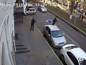 В Киеве подростки попытались надругаться над флагом Израиля