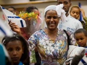 New immigrants from Ethiopia arrive in Israel for the first time since 2013