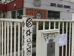 School near Paris daubed with anti-Semitic slogans