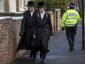 London Mayor Sadiq Khan seeks to reassure the Jewish community following spate of anti-Semitic attacks