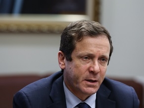 Herzog calls for using Arab Peace initiative