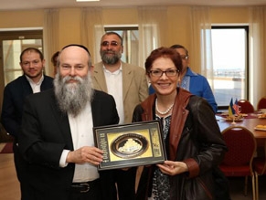 Посол США в Украине Мари Йованович посетила еврейскую общину Днепра