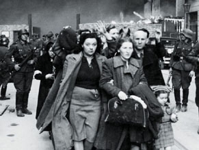 «Евреи добровольно шли жить в гетто» – шокирующее заявление отца премьер-министра Польши