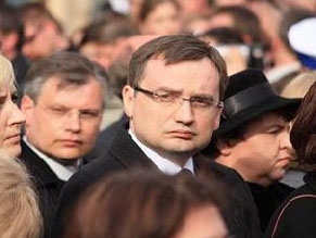 Генеральный прокурор Польши заявил о частичной неконституционности закона о Холокосте