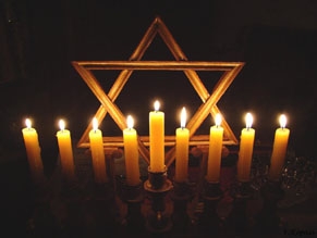 В Москве суд оштрафовал шестерых жителей Израиля за возжигание ханукальных свечей в офисе