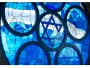 В калининградской синагоге начали устанавливать окна-витражи в стиле картин Шагала