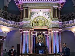 Нетаниягу посетил синагогу Вильнюса и почтил память Джона Маккейна