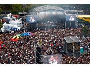 Концерт в Хемнице против расизма собрал 50 тысяч человек
