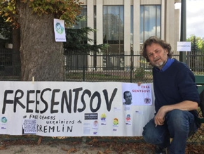 «Последняя битва Сенцова»: французские режиссеры объявили голодовку у российского посольства