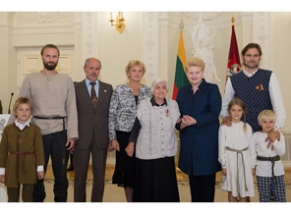 Президент Литовской Республики наградила спасителей евреев