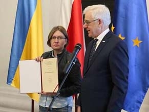 Министр иностранных дел Польши Яцек Чапутович вручил награду для Олега Сенцова