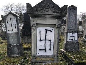Осквернено 37 памятников на еврейском кладбище в Эльзасе