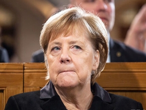 Меркель осудила антисемитизм и деятельность ультраправых движений