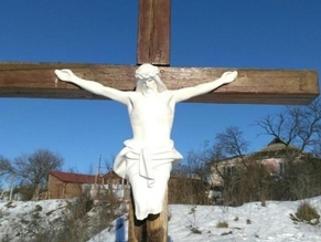 Полиция требует заключить осквернителей статуи Иисуса под стражу