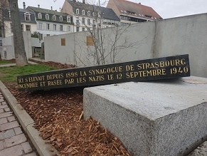  В Страсбурге вандалы разрушили стеллу на месте синагоги