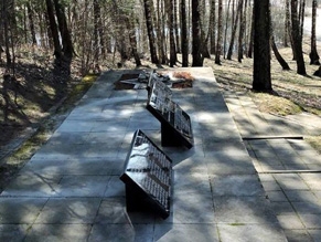 В Литве на могиле расстрелянных еврейских гимназистов установлены  памятные знаки