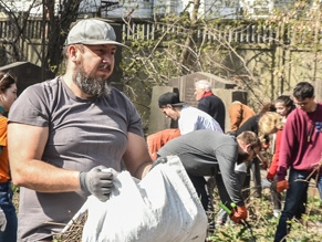 Одесские волонтеры провели субботник на Еврейском кладбище