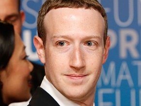 Акционеры Facebook требуют увольнения Марка Цукерберга