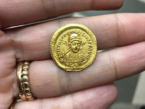 В Израиле впервые найден золотой солид императора, распустившего Синедрион