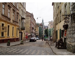 Старую Еврейскую улицу Львова открыли для пешеходов