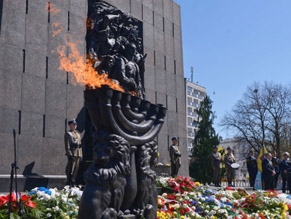 В Польше  почтили память героев восстания в Варшавском гетто