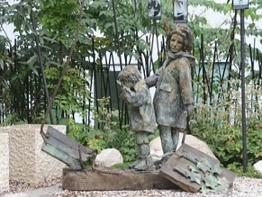 Парижский памятник детям, погибшим во время Холокоста, «подвергнут цензуре» вандалами