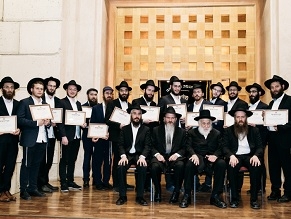Moscow: Fourteen Students Ordained as Rabbis