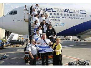 111 репатриантов из Франции прибыли в Израиль