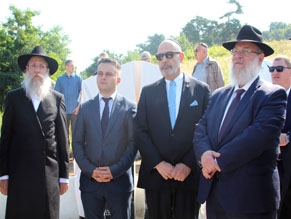 В Черновцах открыли памятный знак на месте расстрела евреев