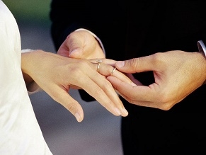 Продолжает сокращаться число пар, регистрирующих браки в раввинате