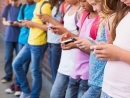 Детям с первого по шестой класс запрещено пользоваться смартфонами в стенах школы