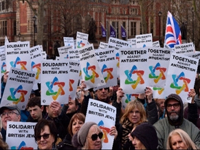 Тысячи британских евреев и их сторонников провели в Лондоне митинг против антисемитизма