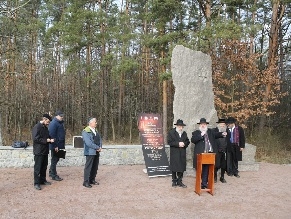Под Житомиром открыли новый памятник жертвам Холокоста