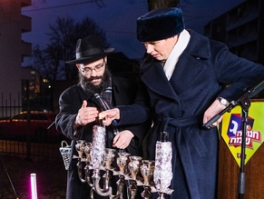 Президент Эстонии Керсти Кальюлайд зажгла первую свечу Хануки