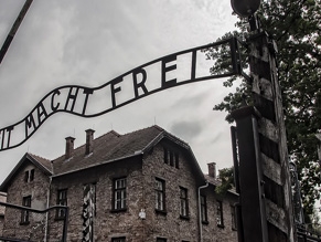 Польша намерена противостоять использованию памяти о жертвах Холокоста в политической борьбе