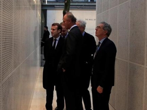 Эмманюэль Макрон открыл «Стену имен» в Мемориале Холокоста в Париже
