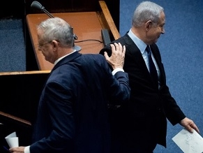 Netanyahu and Gantz sign agreement for ‘national emergency government’ that keeps Netanyahu as prime minister for now
