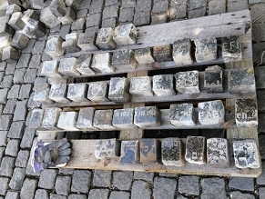 В Праге обнаружены сотни фрагментов еврейских надгробий