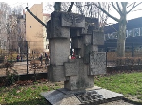 На памятнике в честь разрушенной синагоги в Германии нарисовали свастику