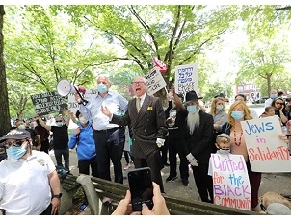 Ортодоксальные евреи провели марш в Бруклине в честь Джорджа Флойда