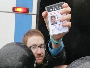 Полицейские в Петербурге напали на журналиста «Медиазоны» Давида Френкеля