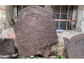 Во Львове во время раскопок обнаружили еврейские надгробия