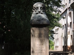 В Вильнюсе осквернен памятник Виленскому Гаону