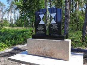 В Ровенской области установлены памятники на шести братских могилах жертв Холокоста