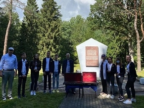 Память 12 тысяч евреев почтили в Укмерге