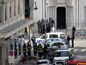 Франция объявила максимальный уровень террористической угрозы