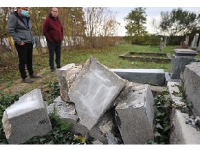 В Венгрии разгромлено еврейское кладбище