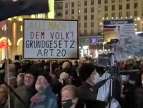В Германии ультраправые отметили годовщину «Хрустальной ночи» митингом м разгромом еврейской выставки